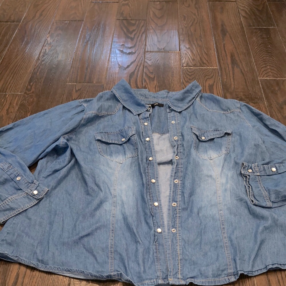 New Directions chambray snap button up shirt size large